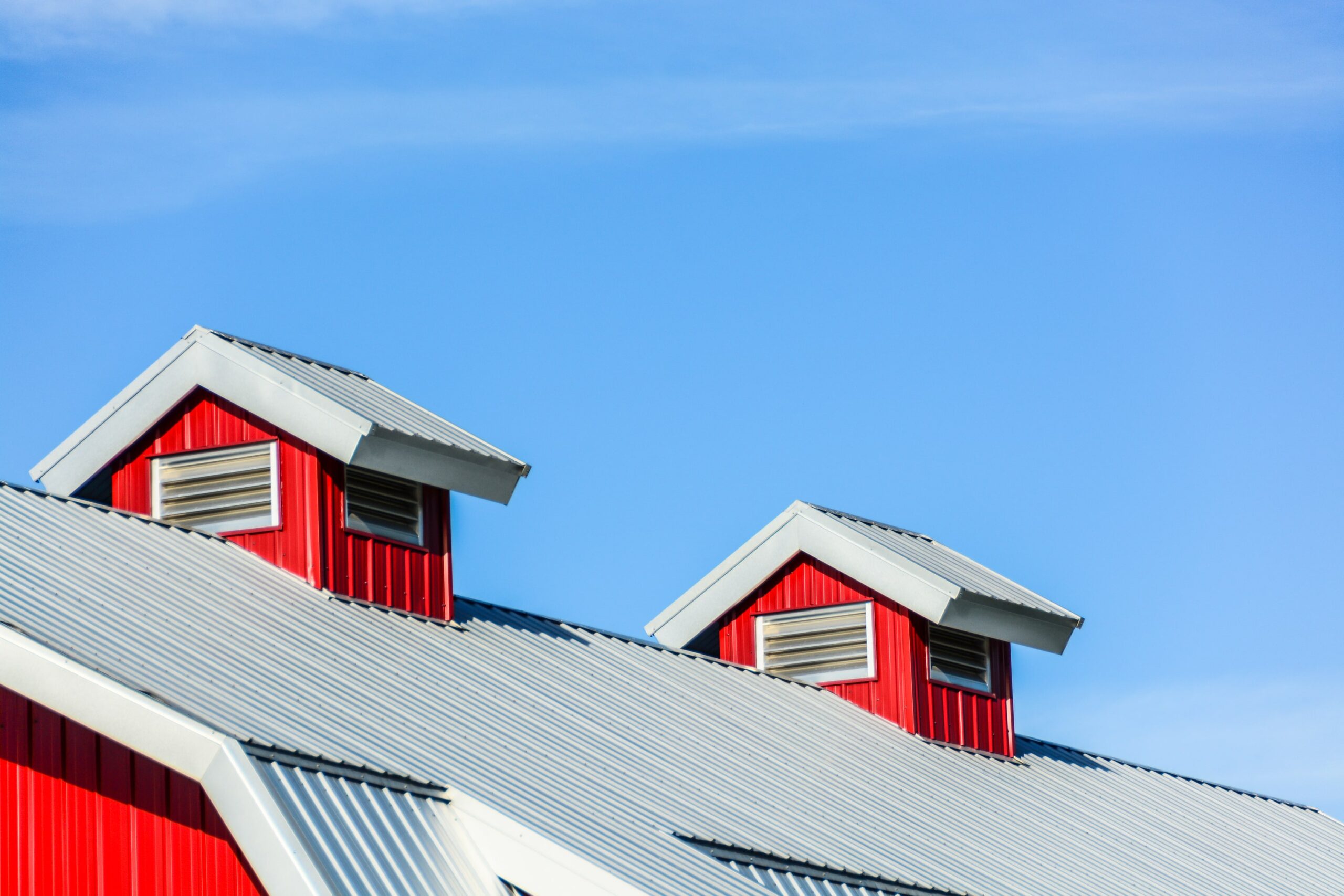 top-roof-red-barn-blue-sky-background